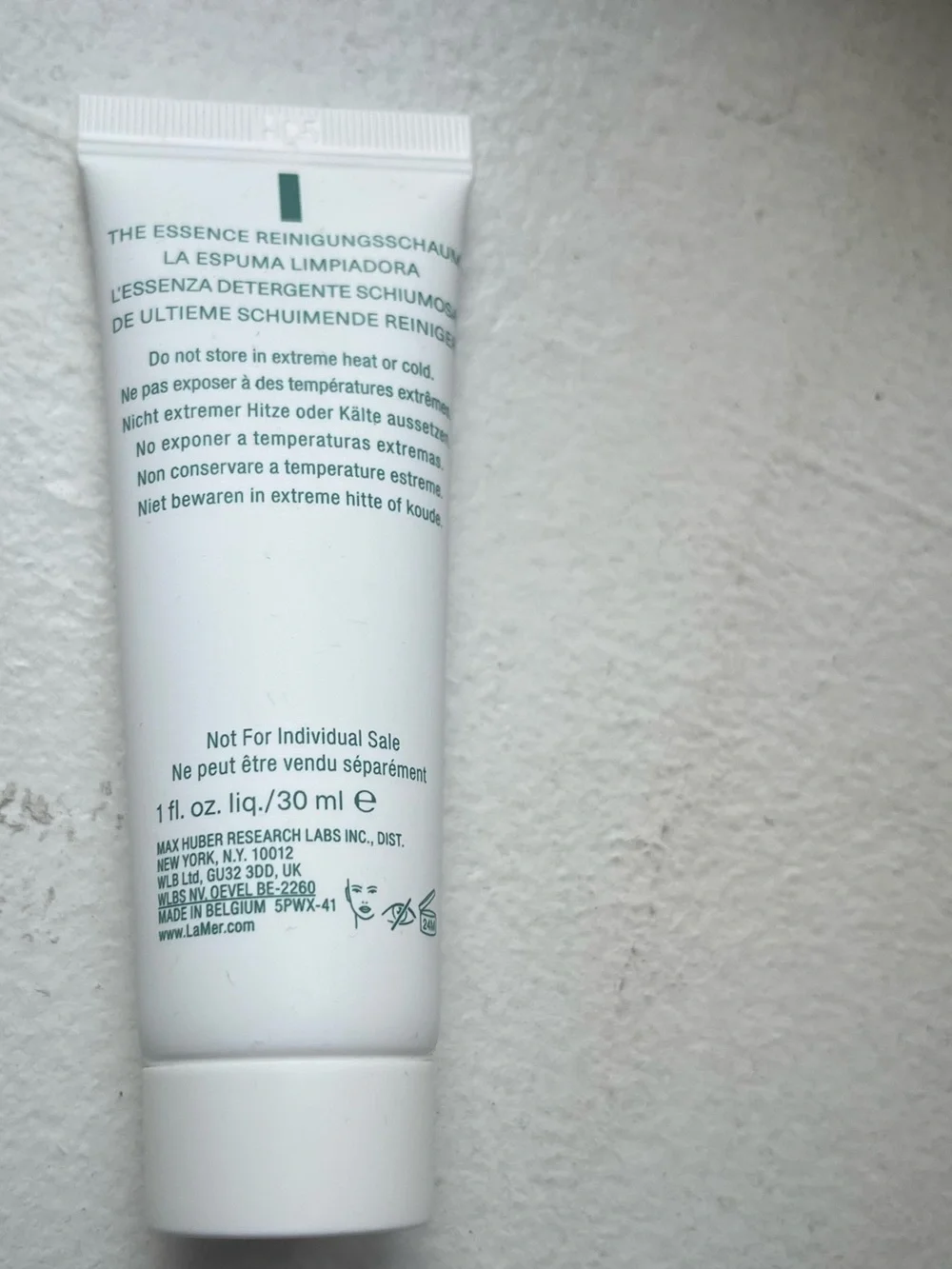 La Mer The Essence Foaming Cleanser — White with Beige Logo